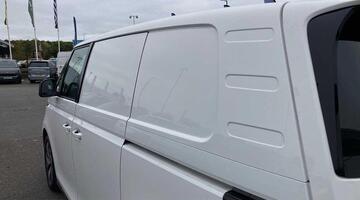 2025 Volkswagen Pro 79kWh Commerce Plus Auto 5-door (White) - Image: 16