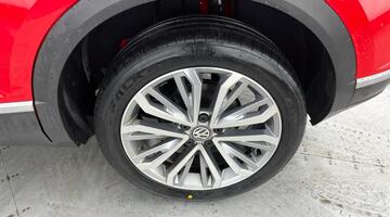 2018 Volkswagen 1.0 TSI Design Euro 6 5-door (Red) - Image: 29