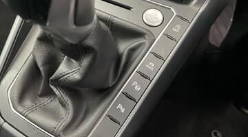 2022 Volkswagen 1.0 TSI R-Line Euro 6 5-door (Red) - Image: 25