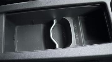 2025 Volkswagen Pro 77kWh Match Auto 5-door (Blue) - Image: 16