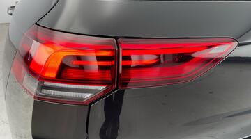 2024 Volkswagen TSI Style Euro 6 5-door (Black) - Image: 32