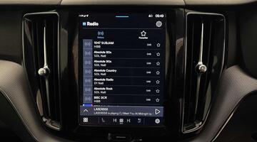 2025 Volvo 2.0h T6 18.8kWh Plus Black Edition Auto Euro 6 5-door (Black) - Image: 37