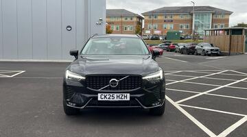 2025 Volvo 2.0 B5 MHEV Plus Auto Euro 6 5-door (Black) - Image: 11