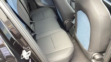 2025 Volvo Twin Performance 69kWh Plus Auto 5-door (Black) - Image: 10