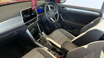 2025 Volkswagen TSI Style DSG Euro 6 5-door (Red) - Image: 17