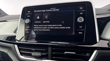 2025 Volkswagen TSI R-Line DSG 2WD Euro 6 2-door (Blue) - Image: 17