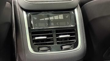 2025 Volvo 2.0 T8 18.8kWh Ultra Dark Auto 4WD Euro 6 5-door (Black) - Image: 17