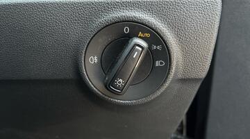 2025 Volkswagen TSI Match DSG Euro 6 5-door (Black) - Image: 25