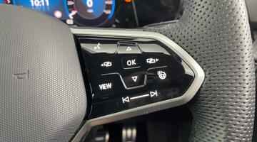 2024 Volkswagen 2.0 TDI R-Line DSG Euro 6 5-door (Blue) - Image: 24