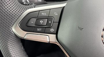 2025 Volkswagen TSI R-Line DSG Euro 6 5-door (Black) - Image: 23