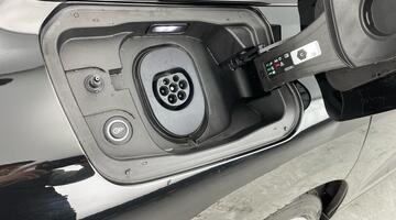 2025 Audi 100kWh S line Auto quattro 5-door (Black) - Image: 28