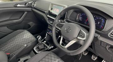 2025 Volkswagen 1.0 TSI Black Edition Euro 6 5-door (Black) - Image: 6