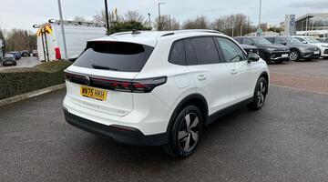 2025 Volkswagen ETSI MHEV Match DSG Euro 6 5-door (White) - Image: 39