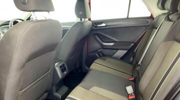 2018 Volkswagen 1.0 TSI Design Euro 6 5-door (Red) - Image: 30