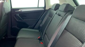 2022 Volkswagen TSI Active Euro 6 5-door (Black) - Image: 36