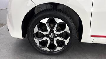 2020 Toyota 1.0 VVT-i x-trend Funroof x-shift Euro 6 5-door (White) - Image: 40