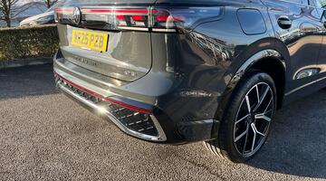 2025 Volkswagen ETSI MHEV R-Line DSG Euro 6 5-door (Grey) - Image: 34