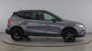 2025 SEAT 1.0 TSI FR Black Edition Euro 6 5-door (Multicolour) - Image: 4