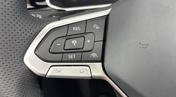 2025 Volkswagen TSI R-Line DSG 2WD Euro 6 2-door (Blue) - Image: 23