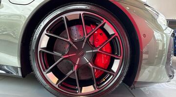 2025 Audi Performance 105kWh Carbon Black Auto quattro 4-door (Green) - Image: 5