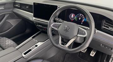 2025 Volkswagen TSI eHybrid 19.7kWh R-Line DSG Euro 6 5-door (Silver) - Image: 6