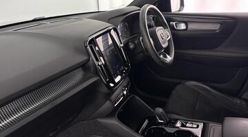 2019 Volvo 2.0 T4 R-Design Pro Auto Euro 6 5-door (Black) - Image: 2