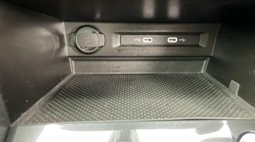 2022 Volkswagen TSI Active Euro 6 5-door (Black) - Image: 13