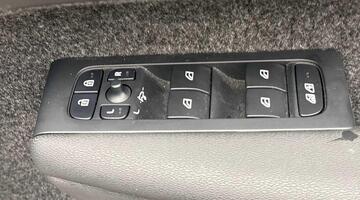 2024 Volvo 2.0 B3 MHEV Plus DCT Auto Euro 6 5-door (Blue) - Image: 24