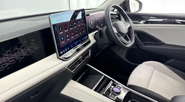 2025 Volkswagen ETSI MHEV Elegance DSG Euro 6 5-door (Green) - Image: 2