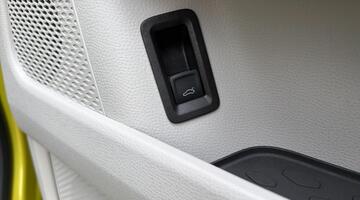 2024 Volkswagen Pro 77kWh Life Auto 5-door (Multicolour) - Image: 23