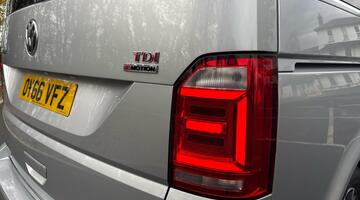 2016 Volkswagen 2.0 BiTDI BlueMotion Tech Executive 4Motion Euro 6 5-door (Silver) - Image: 25