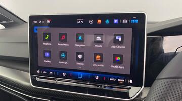 2025 Volkswagen 2.0 TSI R Black Edition DSG 4Motion Euro 6 5-door (White) - Image: 18