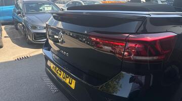 2025 Volkswagen TSI R-Line DSG 2WD Euro 6 2-door (Black) - Image: 31