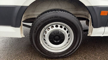 2025 Volkswagen 2.0 TDI CR30 Commerce FWD MWB High Roof Euro 6 5-door (White) - Image: 9