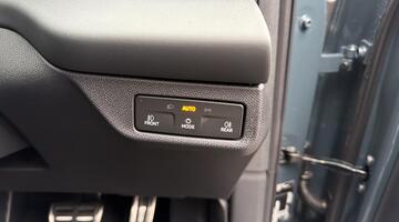 2025 CUPRA EHybrid 25.8kWh V1 DSG Euro 6 5-door (Blue) - Image: 23