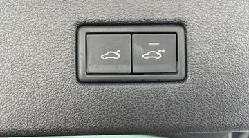 2017 Volkswagen 2.0 TSI R-Line DSG 4Motion Euro 6 5-door (Grey) - Image: 38