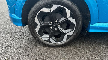 2025 Ford Standard Range 43kWh Premium Auto 5-door (Blue) - Image: 25