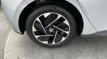 2025 Volkswagen Pro 59kWh Auto 5-door (Silver) - Image: 26