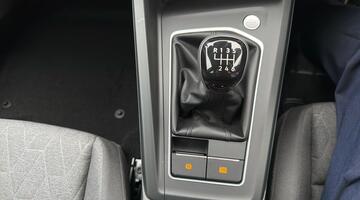 2025 Volkswagen TSI Match Euro 6 5-door (Black) - Image: 28