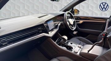 2025 Volkswagen 3.0 TDI V6 Black Edition Tiptronic 4Motion Euro 6 5-door (Black) - Image: 2