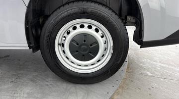 2025 Volkswagen 2.0 TDI T3Commerce Auto FWD SWB Euro 6 5-door (Grey) - Image: 31