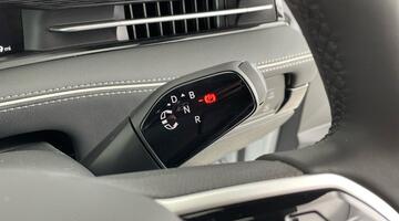 2025 Volkswagen Pro 77kWh Match Tourer Auto 5-door (White) - Image: 1