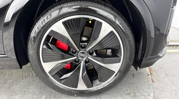 2025 Audi SQ6 SUV Edition 1 e-tron 360,00 kW (Black) - Image: 5