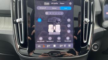 2025 Volvo 2.0 B4 MHEV Ultra Dark DCT Auto Euro 6 5-door (Silver) - Image: 48