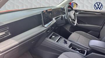 2025 Volkswagen ETSI MHEV Life DSG Euro 6 5-door (Red) - Image: 2