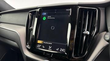 2019 Volvo 2.0 D4 R-Design Auto Euro 6 5-door (Black) - Image: 24