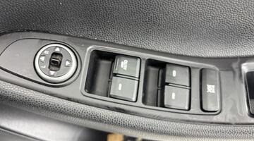 2020 Hyundai SE Launch Edition Euro 6 5-door (Grey) - Image: 19