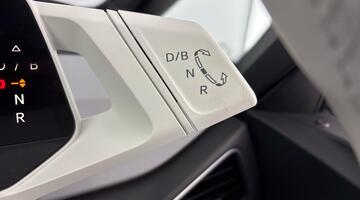 2021 Volkswagen Pro Performance 58kWh Tech Auto 5-door (Blue) - Image: 7