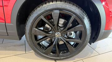 2025 Volkswagen TSI Style DSG Euro 6 5-door (Red) - Image: 12