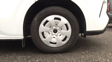 2025 Ford 2.0 320 EcoBlue Trend Crew Van LH1 Euro 6 5-door (White) - Image: 5